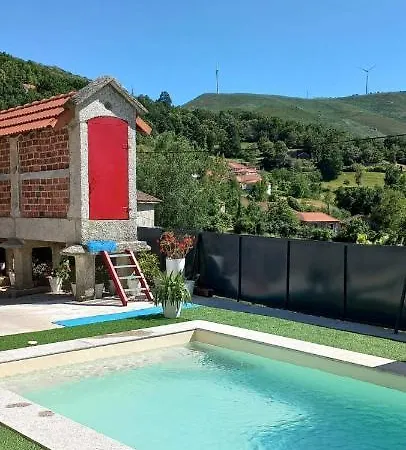 Casa Do Loureiro بيت للعطل *